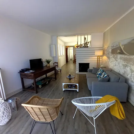 - Maison Des Années 50 Renovee à Proximité De La De Foncillon * Royan